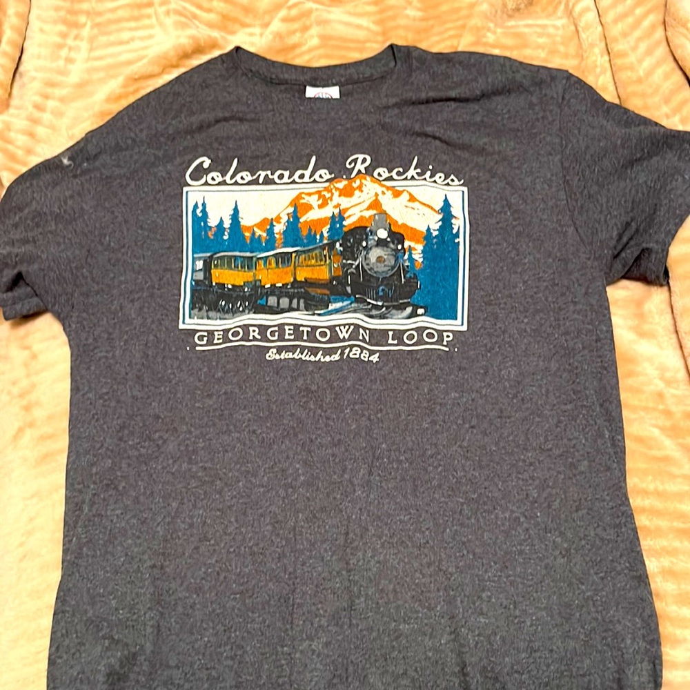 Delta shirt size M